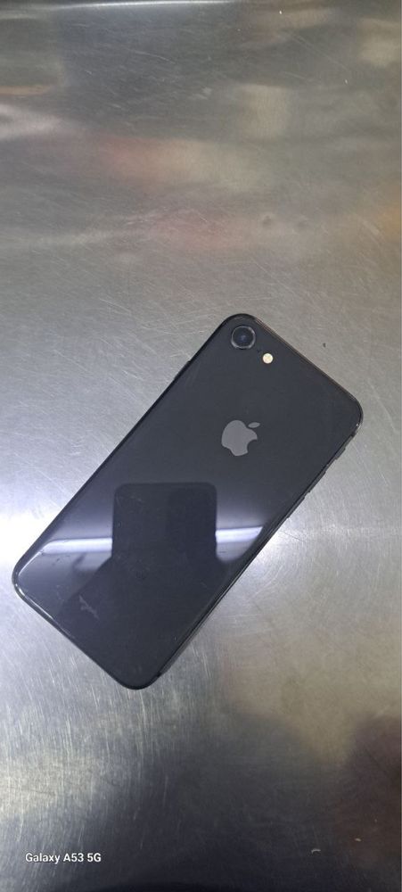 Iphone 8     64gb