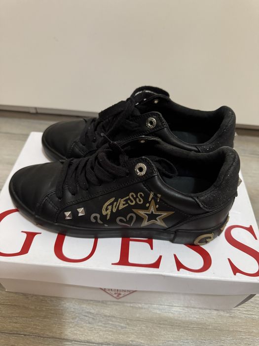 Tenisi dama Guess