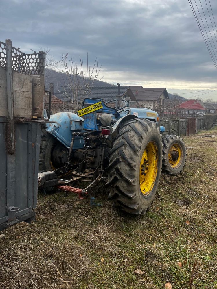 Ansamblu tractor plus remorcă