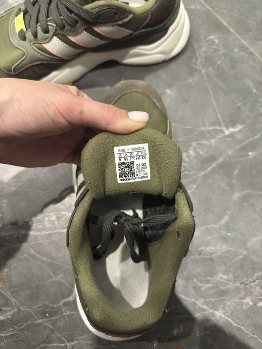 Маратонки , обувки