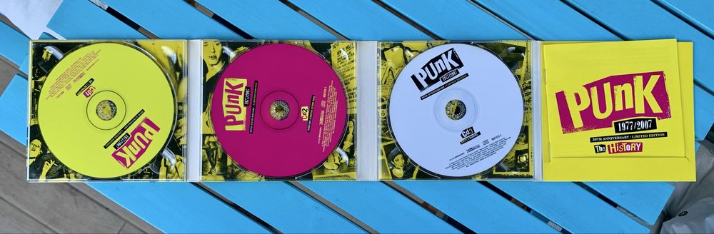 3 CD set “PUNK 1977/2007” с книжка, плюс подарък CD на Audioslave