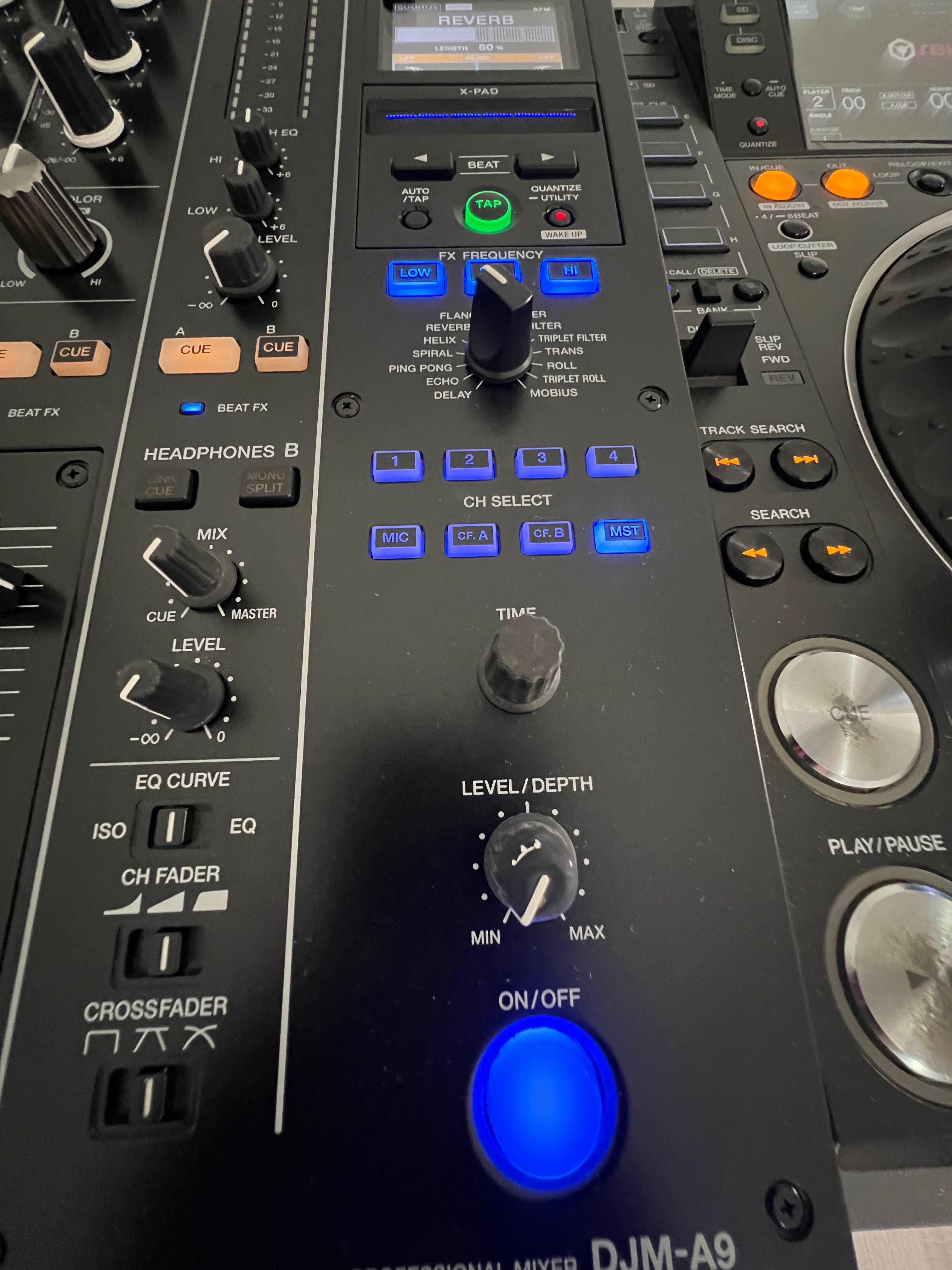 Pioneer CDJ-2000 NEXUS+Pioneer DJM - A9