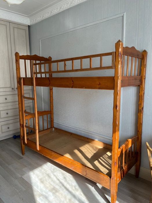 Двухярусная кровать продам