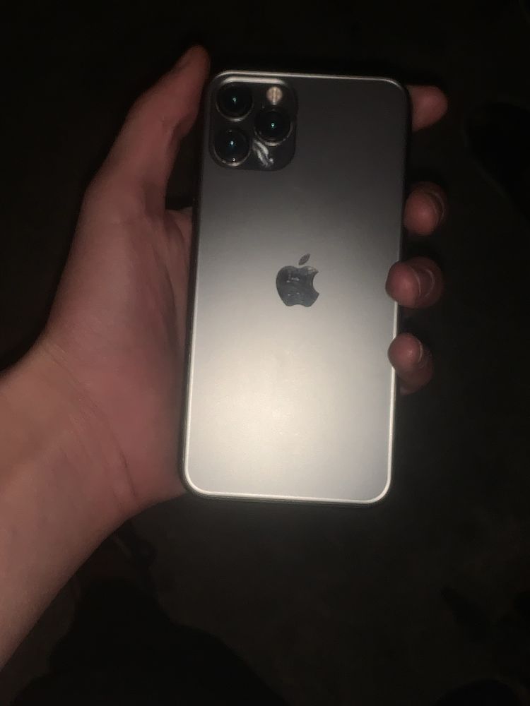 Iphone 11 pro kar dok bor