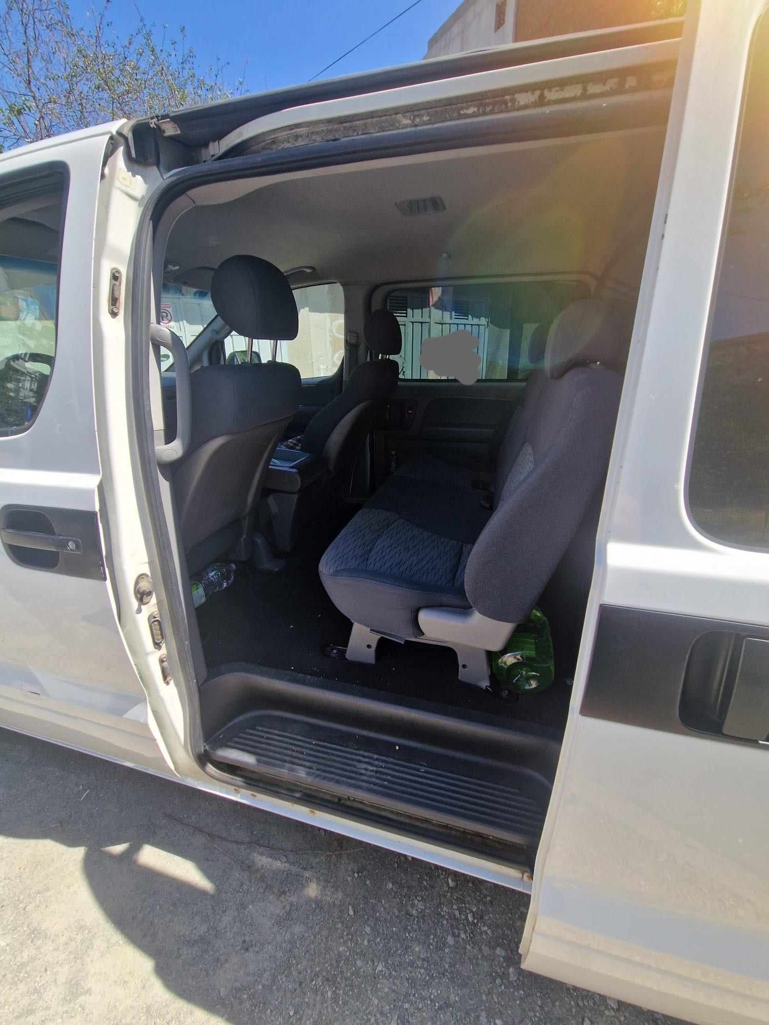 Hyundai H-1 – 6 locuri + spațiu marfă