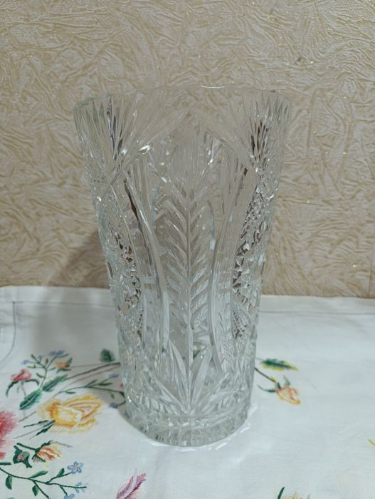 Ваза хрустальная под цветы