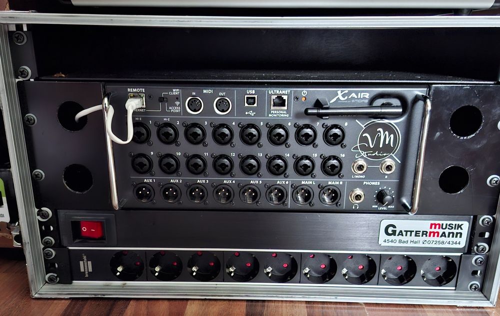 Mixer XR18 impecabil