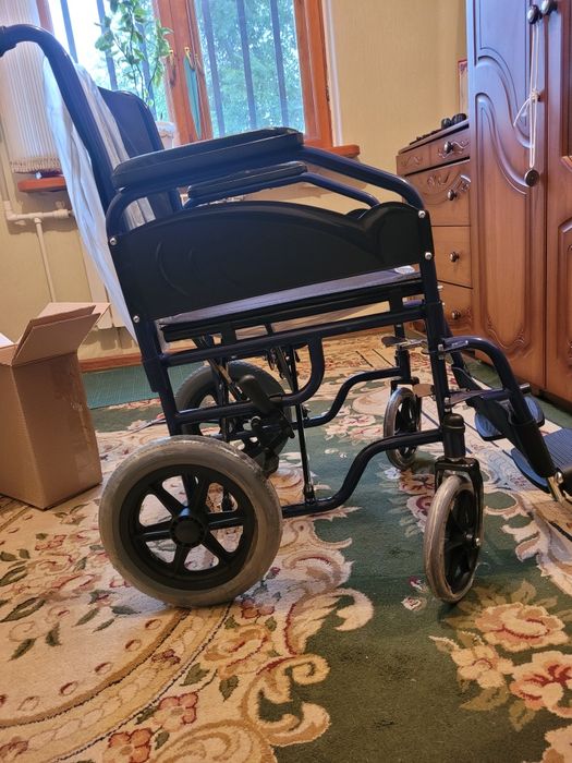 Продам кресло каталку