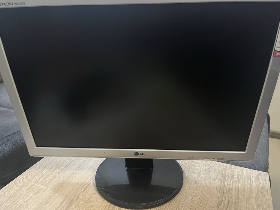 Монитор LG Flatron W2042S