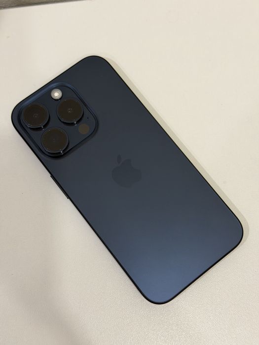 iPhone 15 pro 256 gb.