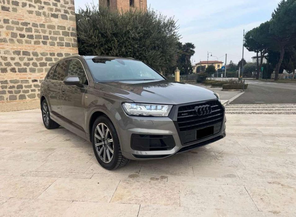 Audi Q7 Inmatriculat , 240000 km, stare tehnica si optica buna, servis cutie