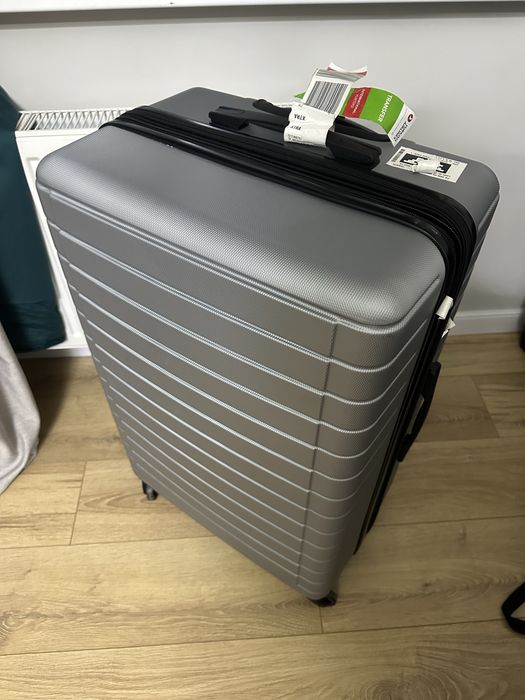 Чемодан большой новый