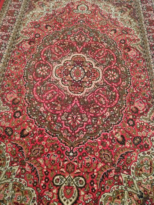 Новый ковер(производство Австрия) размер 2м на 3 м,