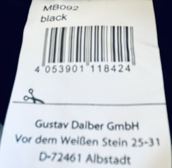 Модерна черна шапка бейзболка