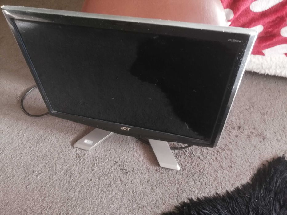 SUPEROFERTA - tastatura,mouse,boxe,adaptor+cablu VGA,monitor