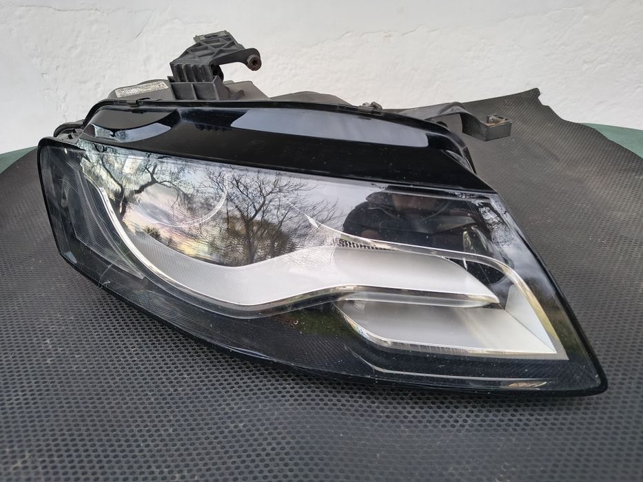 Faruri Stanga/dreapta Cu Xenon Si Led Audi A4 B8 
COD 8K0941003D /8K09