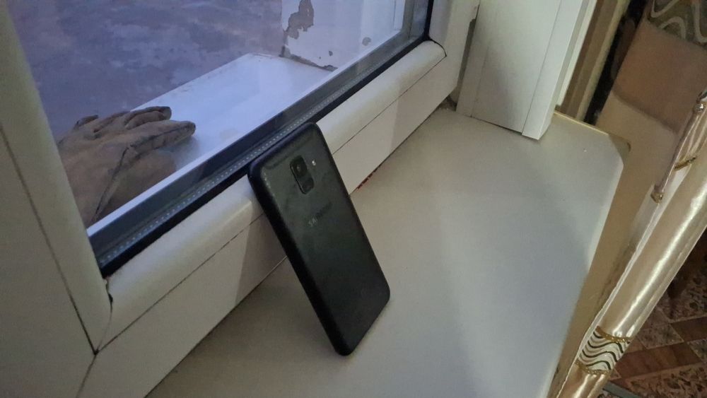 Samsung  a6 с коробкой