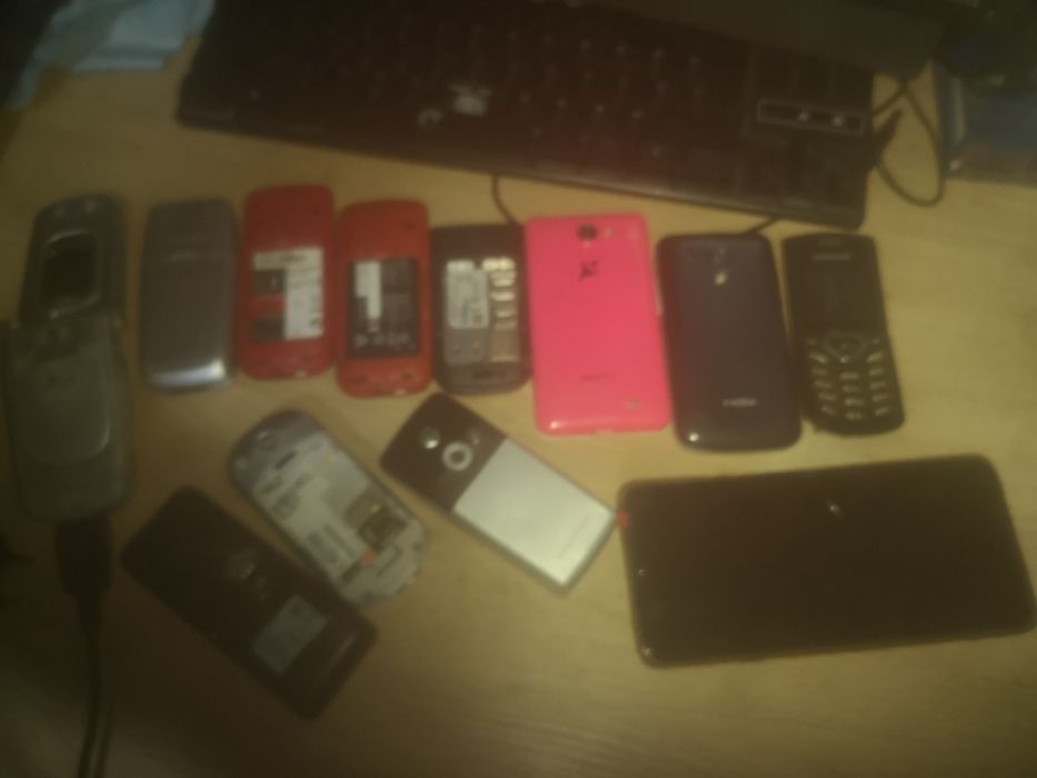 Lot telefone: samusng,lg,siemenis,mobiwire, de piese (475 toate)