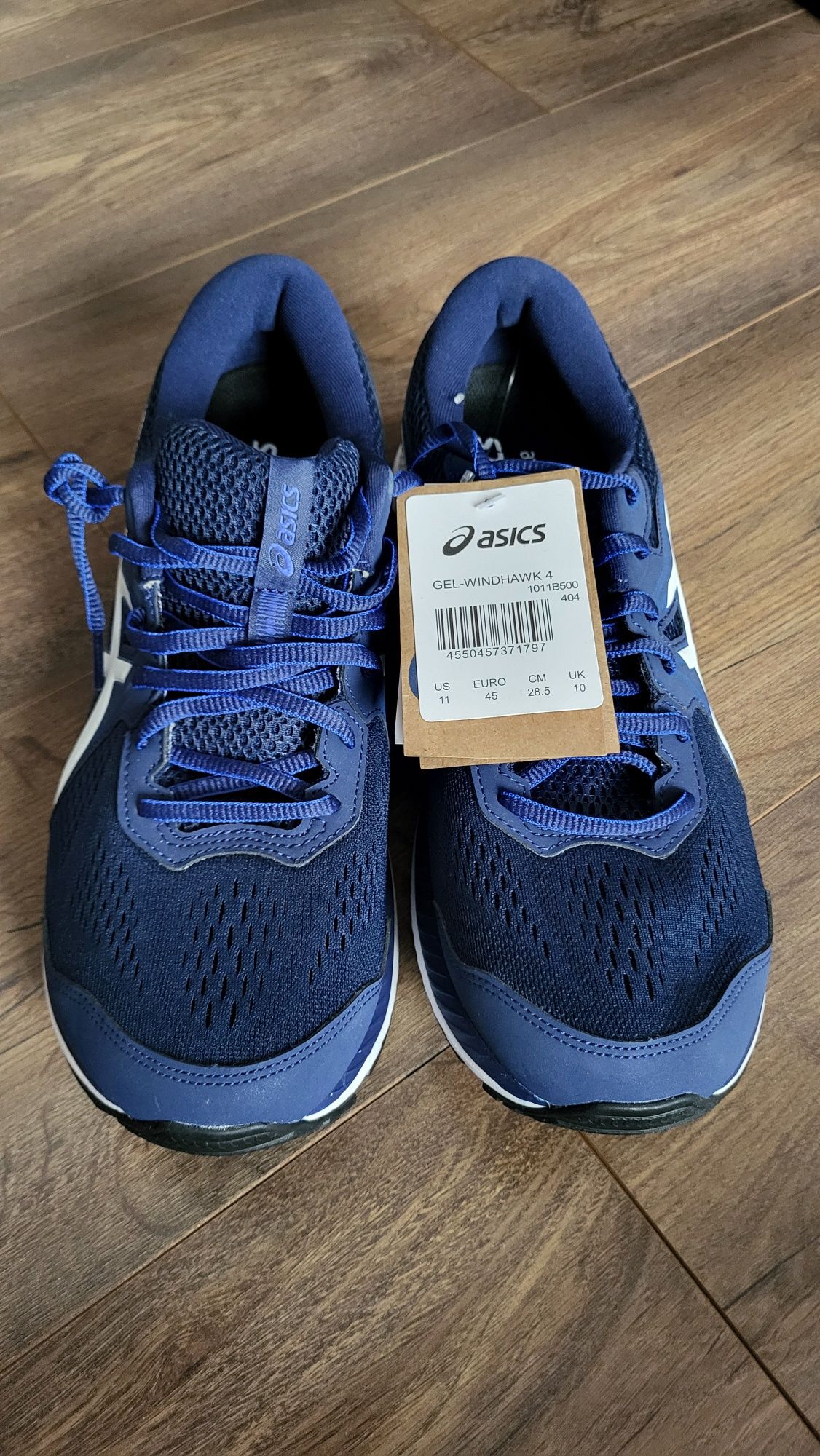 Vând adidași noi Asics