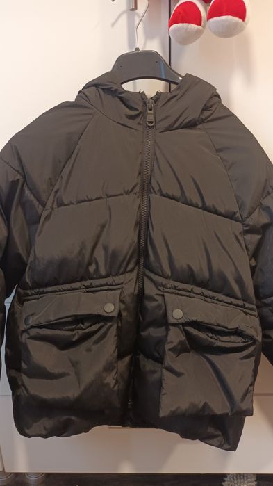 Geacă Zara mărime 134-140 foarte frumoasă și călduroasă