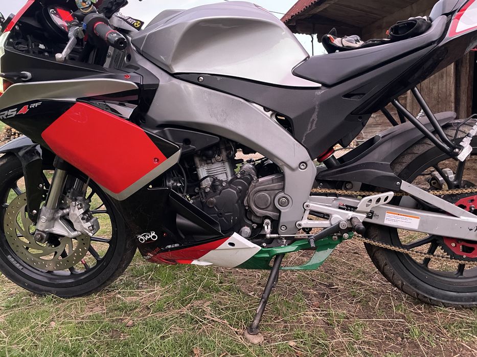 Vînd  sau schimb cu super moto Aprilia rs4 125