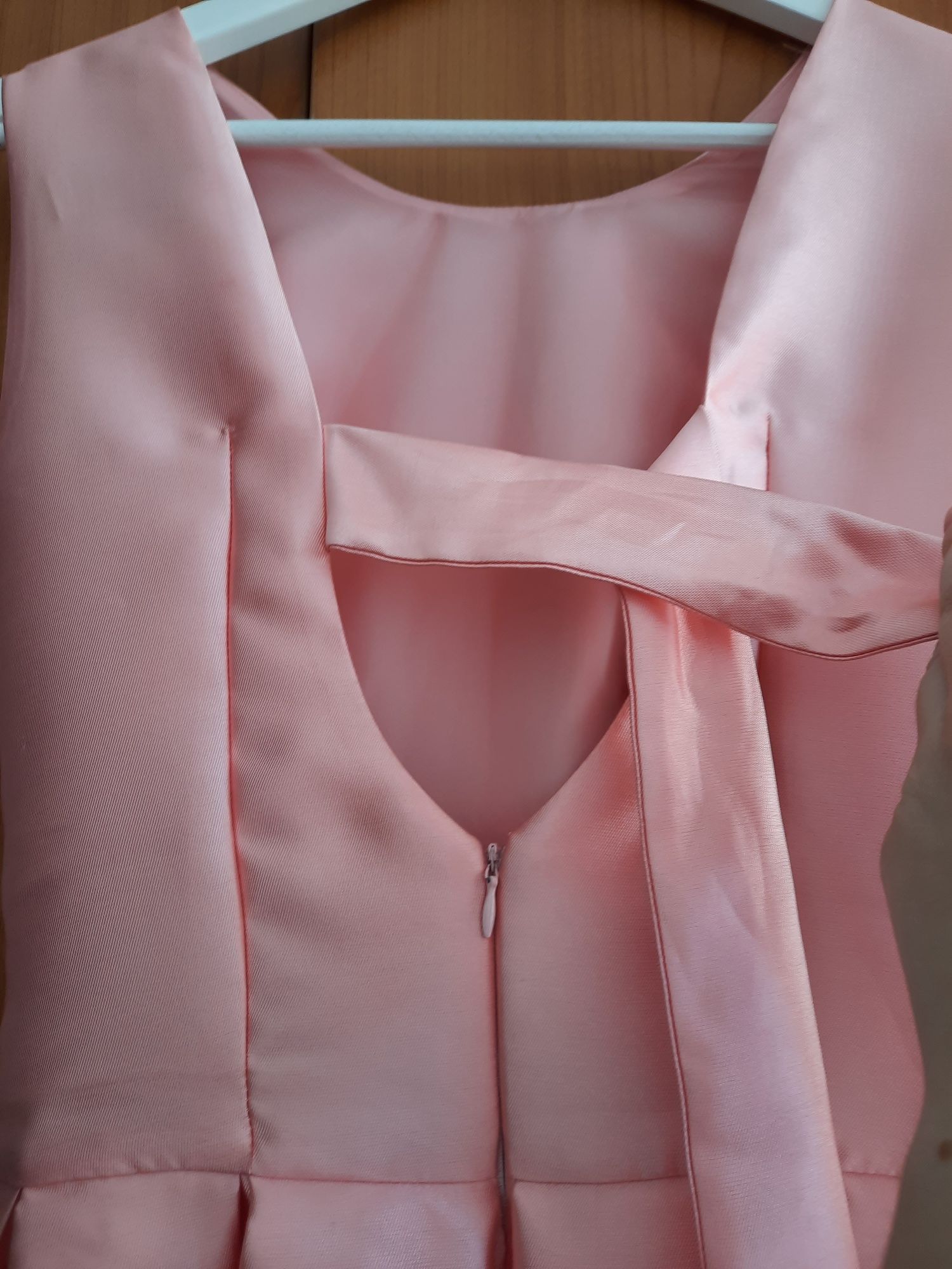Rochie elegantă roz cu fundiță la spate