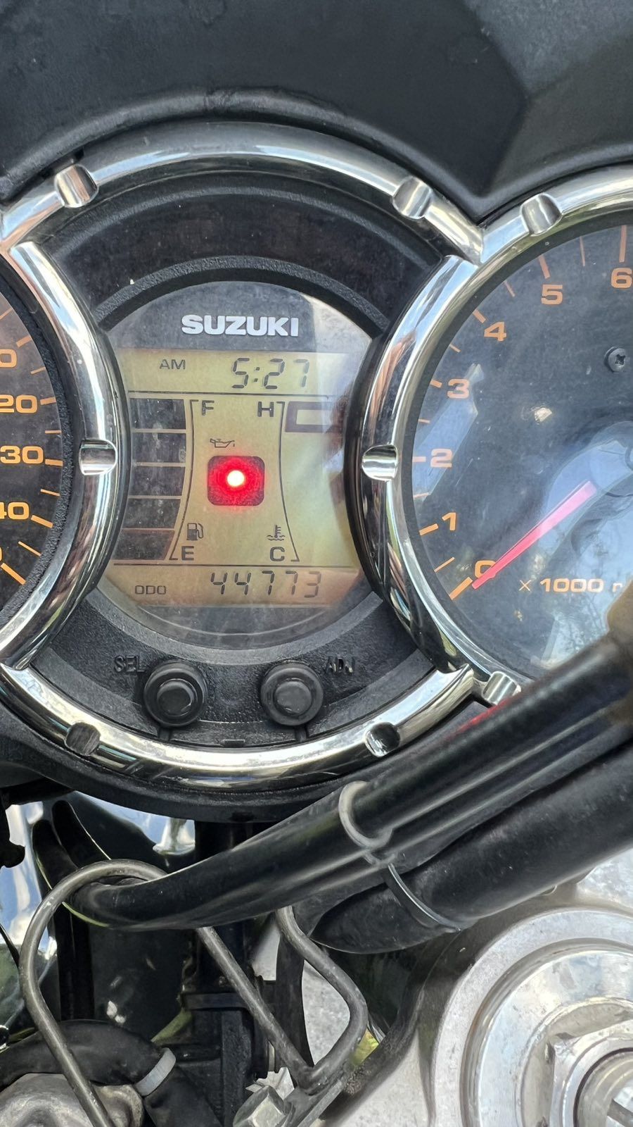 Suzuki V-Stron 1000