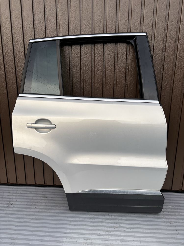 Usa dr spate vw Tiguan 5N Facelift •cod de culoare LR7L•2012-2015