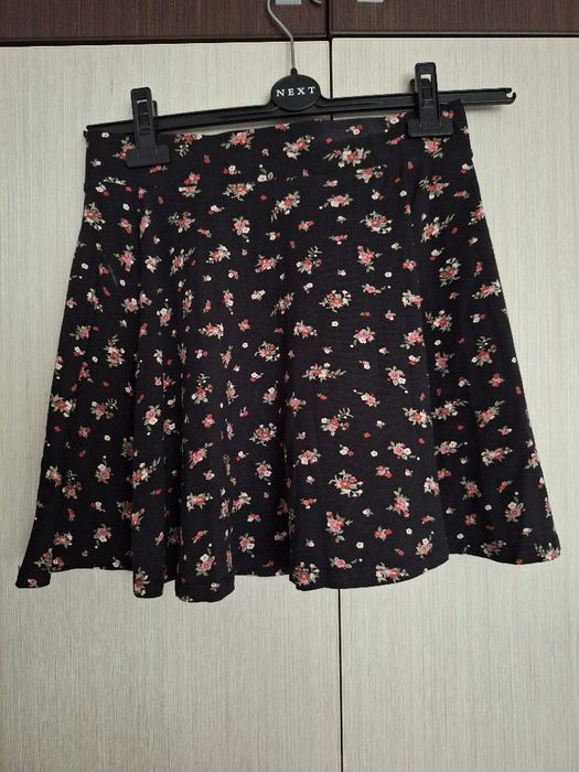 Fustă scurtă înflorată