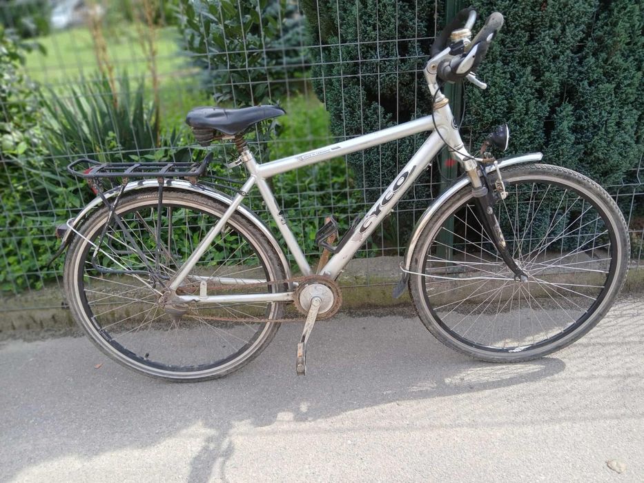 Vind bicicleta cu roti de 28 cu viteze in. Butuc