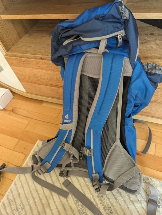 Продавам раница Deuter AC Lite 18