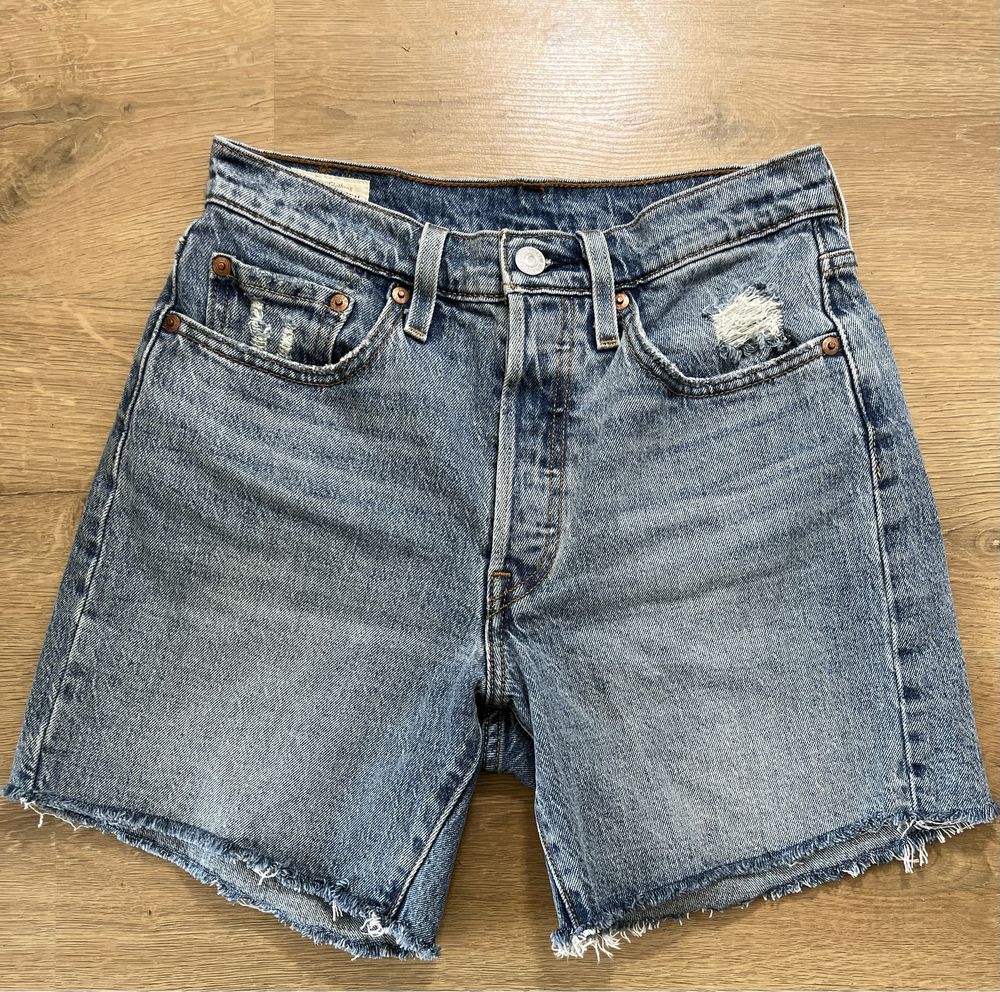 Levis дамски къси панталонки размер W26