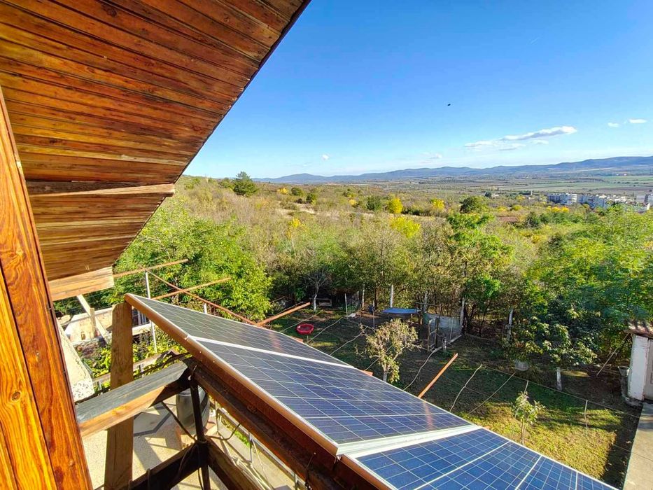 Продава вила в ж.к. Изток над блок 45, гр. Казанлък