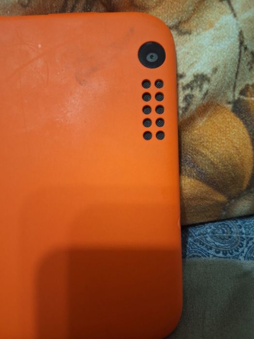 Таблет Hudl червен