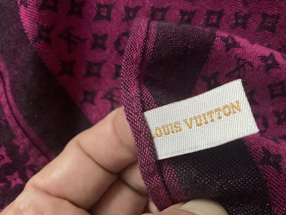 Esarfe Louis Vuitton impecabile