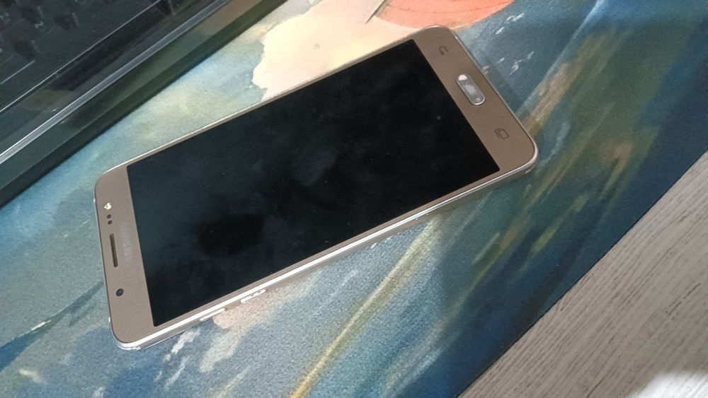Продаю Samsung J5 2016