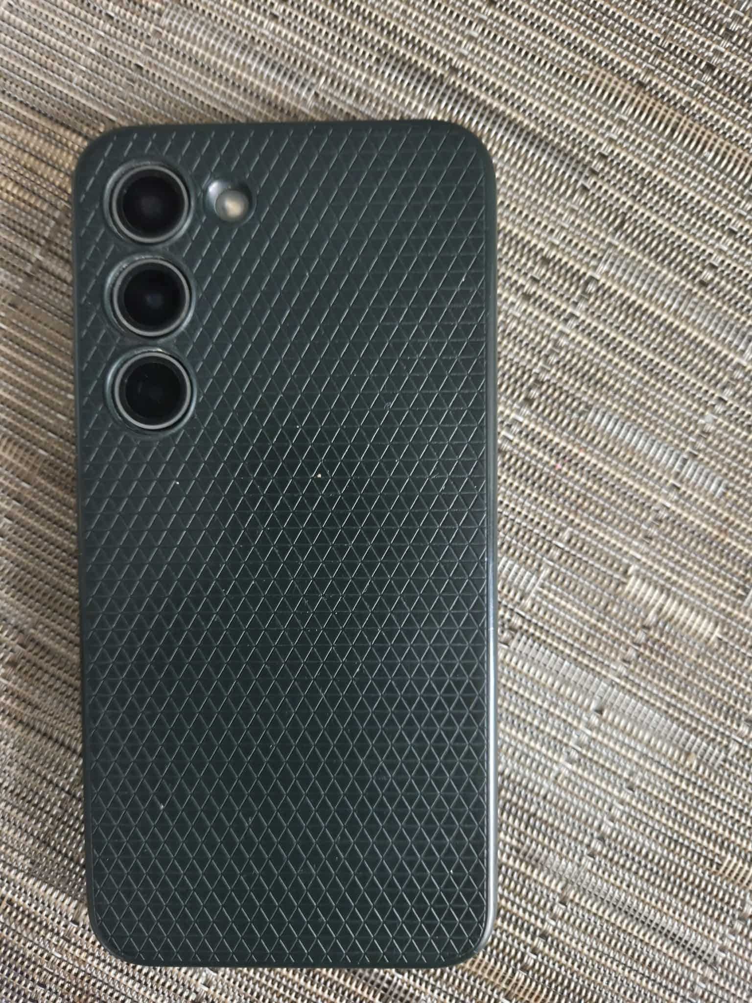 Продавам Samsung S23