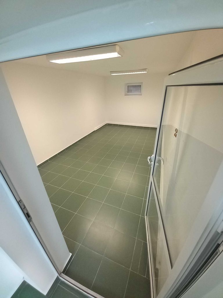 Дава се под наем Офис в Бургас, Център - 90 кв.м за 375 € - Снимка #2