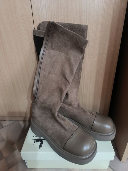 Продам женскую обувь.