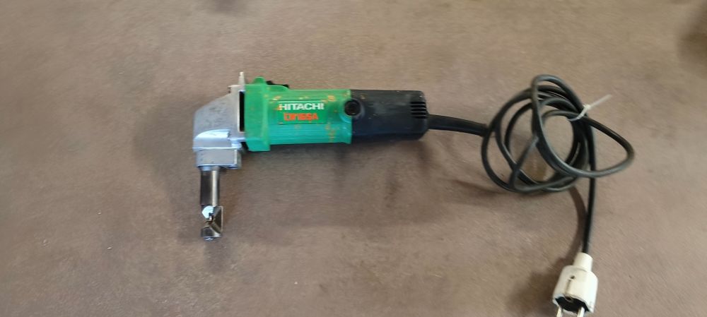 Нагер за рязане на ламарина Hitachi CN 16 SA