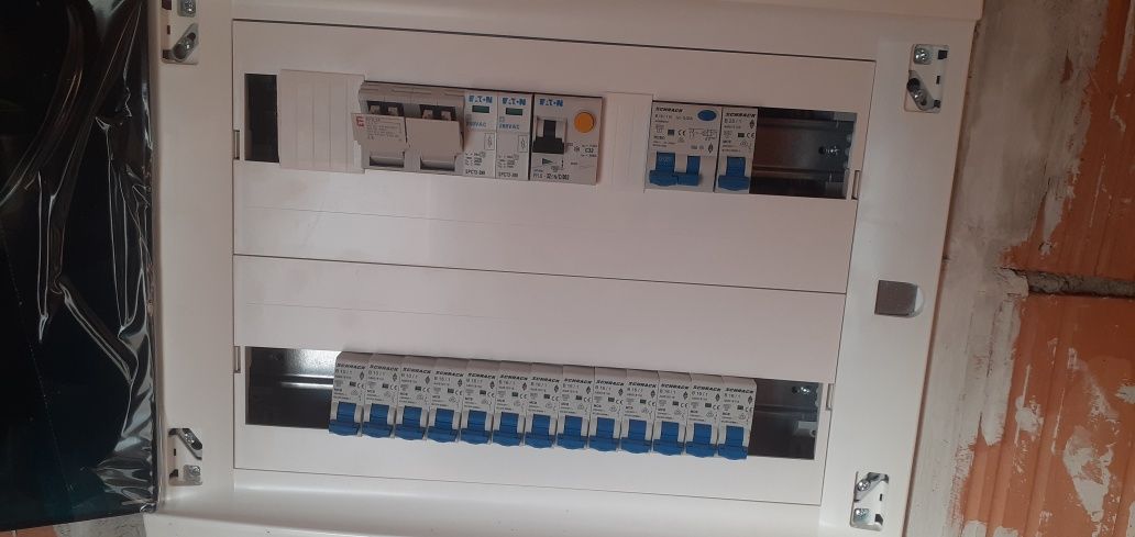 Electrician calificat / instalatii electrice PFA