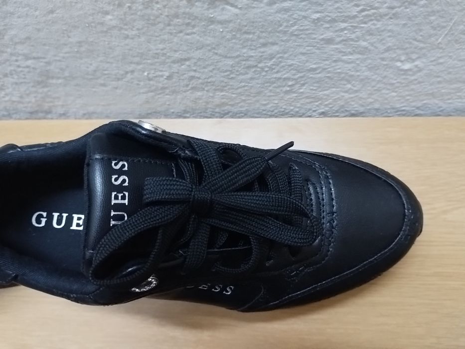 Încălțăminte de firma Guess piele naturala