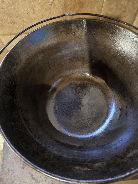 Ceaun / tuci vechi 10 litri – ideal pentru gătit la foc