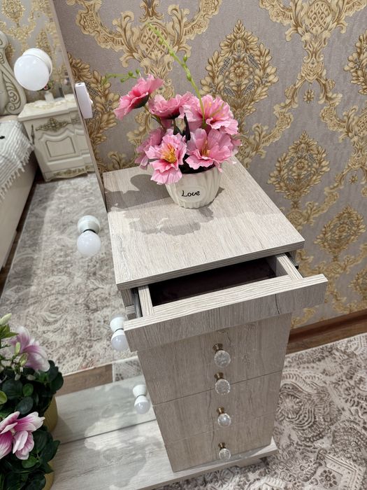 Зеркало с подсветкой + комод