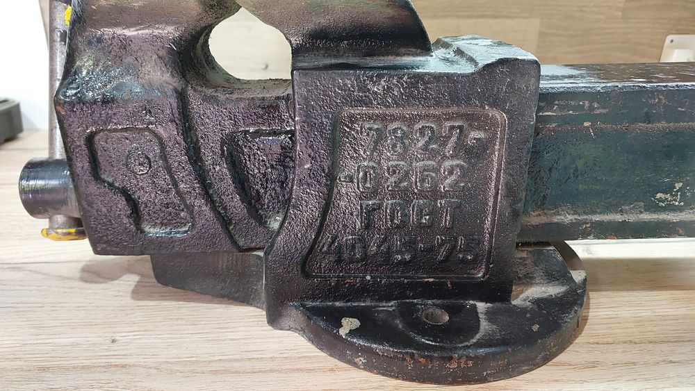 Продам тиски бу.