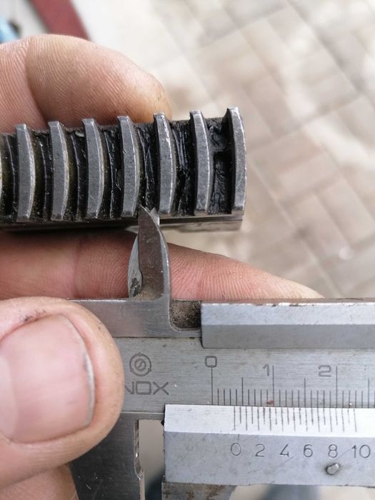 обратни челюсти за струг