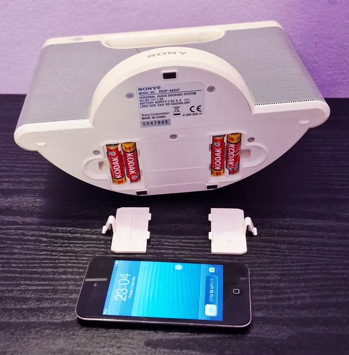 Boxă Portabilă Sony RDP-M5iP (Baterii/AC) + iPod Apple 32 GB - Pachet