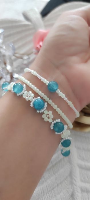 Ръчно изработени гривни от стъклени мъниста