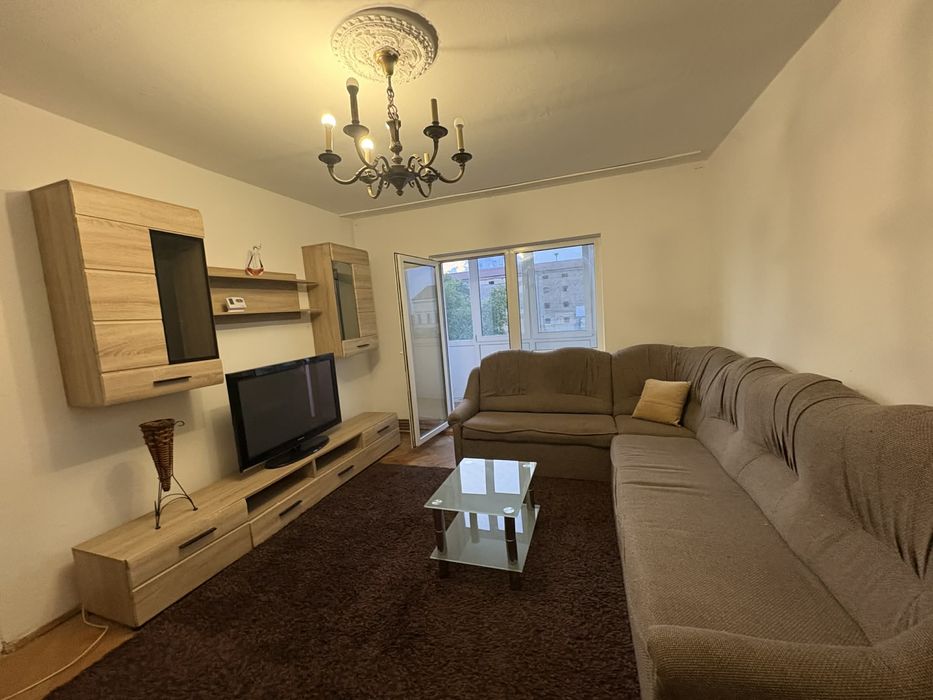 Inchiriez apartament 3 camere