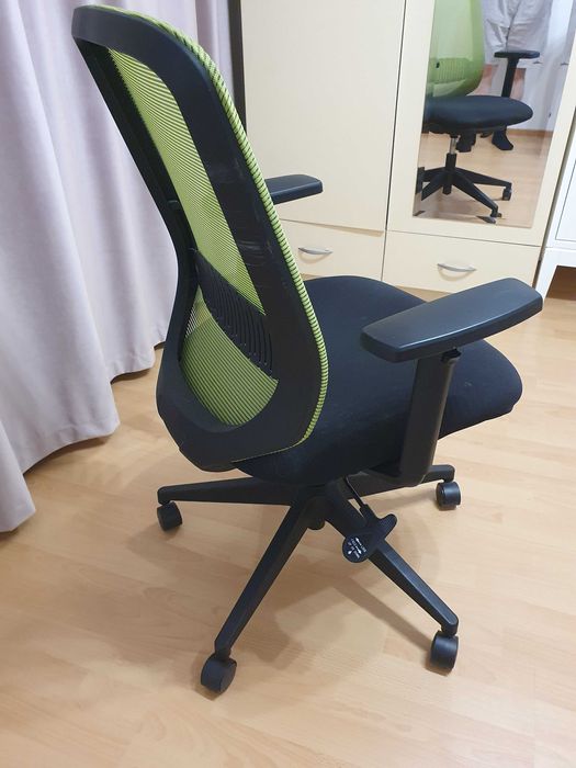 Scaun birou aproape nou